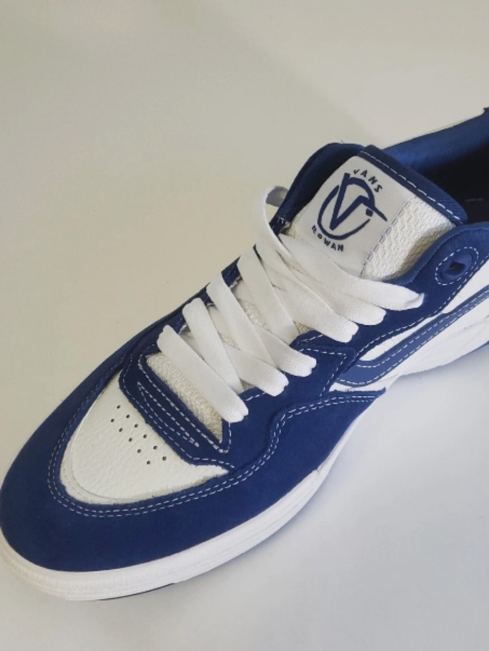 -- Vans Rowan Men’s Navy Blue and White Skate Sneaker Size 11.5 - Picture 1 of 10